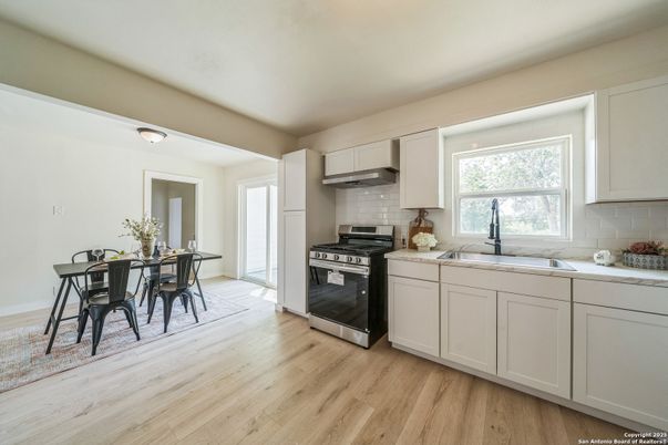 Dining room, Interior, Kitchen, Stainless Steel Appliances, Wood Texture Flooring