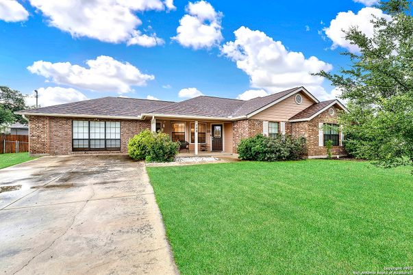Exterior, Facade, Brick Facade, Ranch