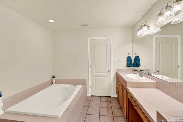 Bathroom, Dual Sink Vanities, Interior, Recessed Lighting