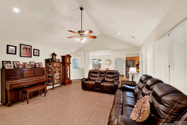 Interior, Living room, Pendant Lights, Piano, Recessed Lighting