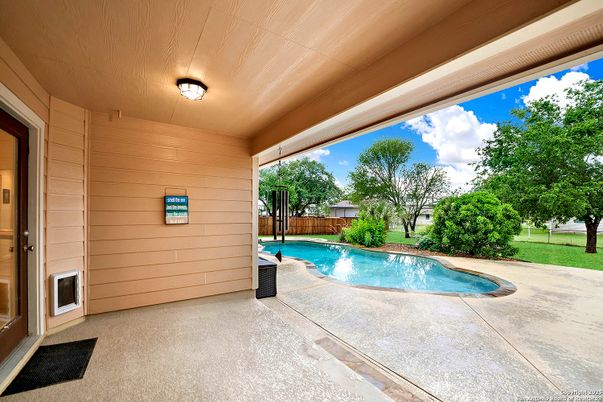 Exterior, Pool