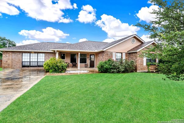 Exterior, Facade, Brick Facade, Ranch