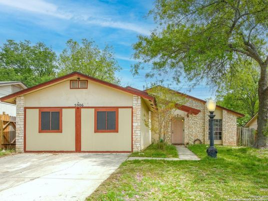 Exterior, Facade, Brick Facade, Ranch