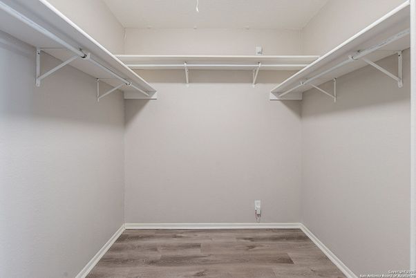 Interior, Walk-in Closets, Wood Texture Flooring
