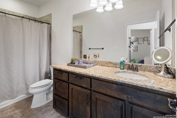 Bathroom, Dual Sink Vanities, Interior