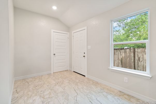 Empty room, Interior, Marble, Recessed Lighting