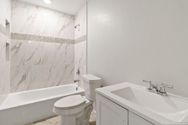 Bathroom, Interior, Marble, Marble Walls, Recessed Lighting