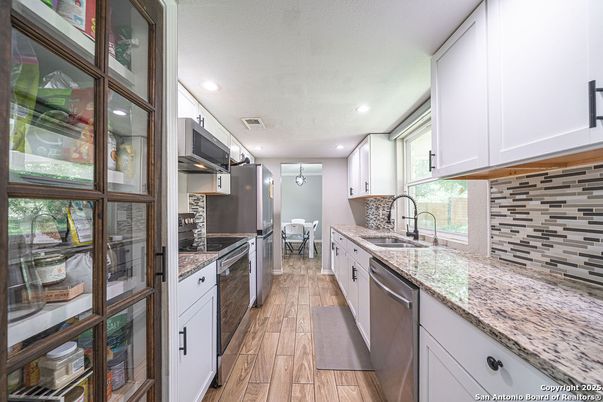 Dining room, Interior, Kitchen, Recessed Lighting, Wood Texture Flooring