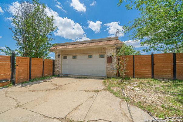 Detached Garage, Exterior
