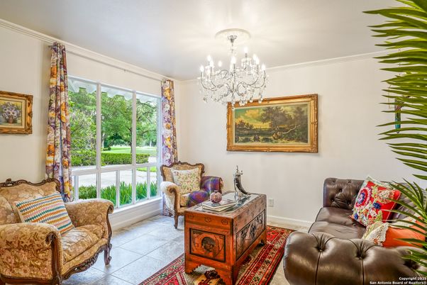 Chandelier, Interior, Living room