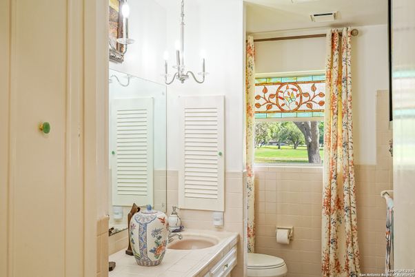 Bathroom, Chandelier, Interior, Tile Countertops