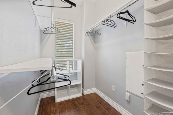 Interior, Walk-in Closets, Wood Texture Flooring