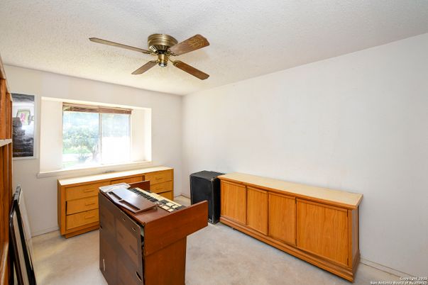 Home Office, Interior