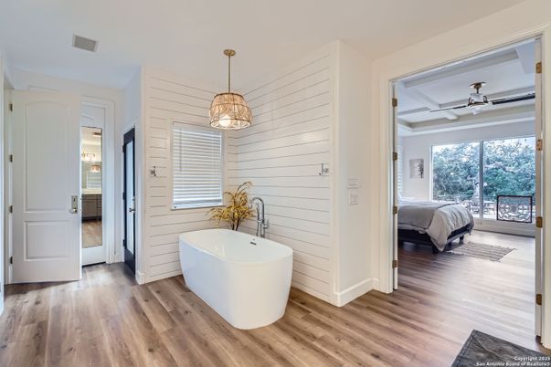Bathroom, Bedroom, Free Standing Baths, Interior, Pendant Lights, Wood Texture Flooring