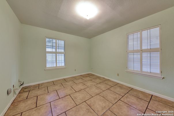 Empty room, Interior