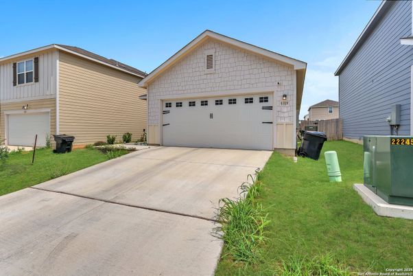 Detached Garage, Exterior