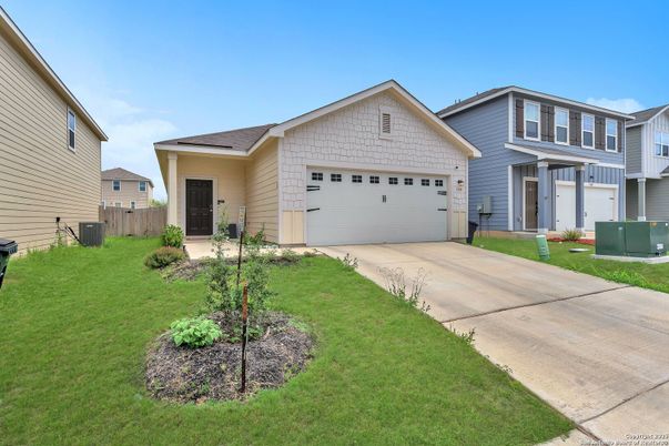 Attached, Exterior, Facade, Farmhouse