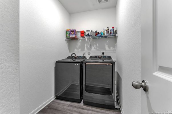 Interior, Washer, Wood Texture Flooring