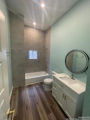 Bathroom, Interior, Recessed Lighting, Wood Texture Flooring