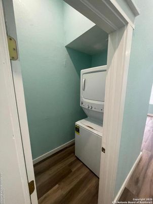 Interior, Utility Closets, Washer, Wood Texture Flooring