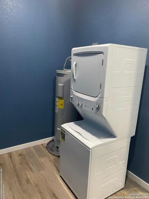 Interior, Utility Closets, Washer, Wood Texture Flooring