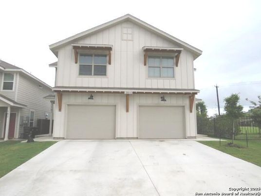 Attached, Exterior, Facade, Farmhouse