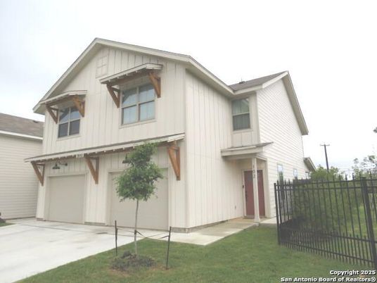 Attached, Exterior, Facade, Farmhouse