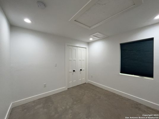 Empty room, Interior, Recessed Lighting