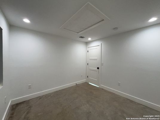 Empty room, Interior, Recessed Lighting