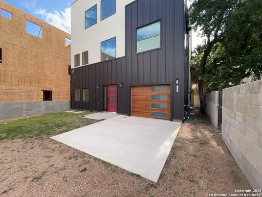 Attached, Exterior, Facade, Modern