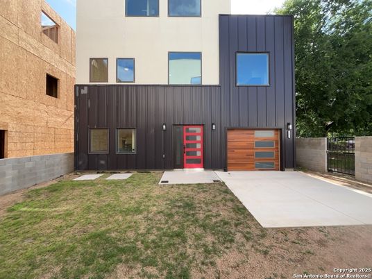 Attached, Backyard, Exterior, Facade, Modern