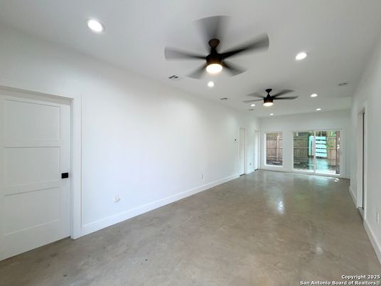 Empty room, Interior, Recessed Lighting