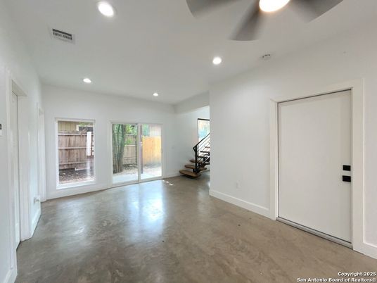 Empty room, Interior, Recessed Lighting
