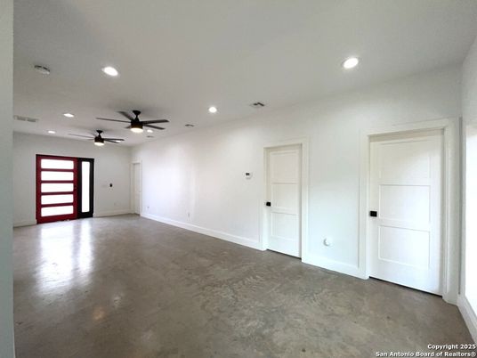 Empty room, Interior, Recessed Lighting