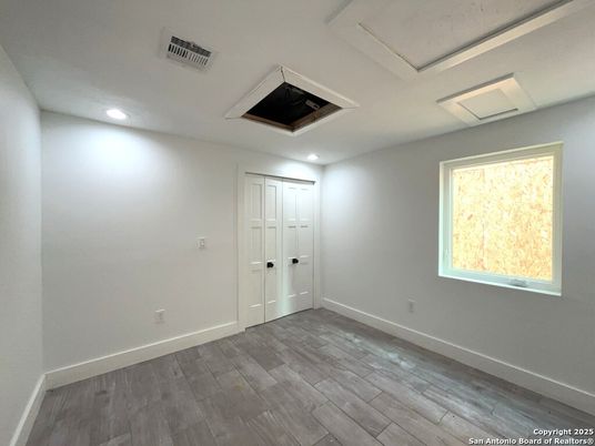 Empty room, Interior, Recessed Lighting, Wood Texture Flooring