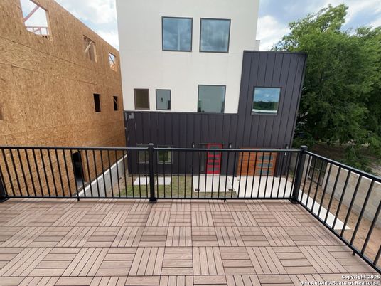 Exterior, Facade, Modern