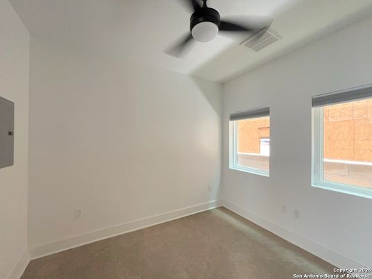 Empty room, Interior