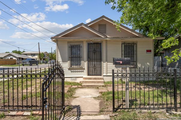 Exterior, Facade, American Craftsman