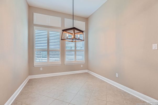 Empty room, Interior, Pendant Lights