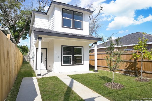 Exterior, Facade, Modern
