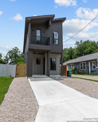 Exterior, Facade, Modern