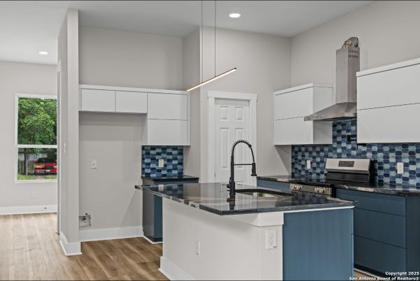Interior, Kitchen, Pendant Lights, Recessed Lighting, Wood Texture Flooring