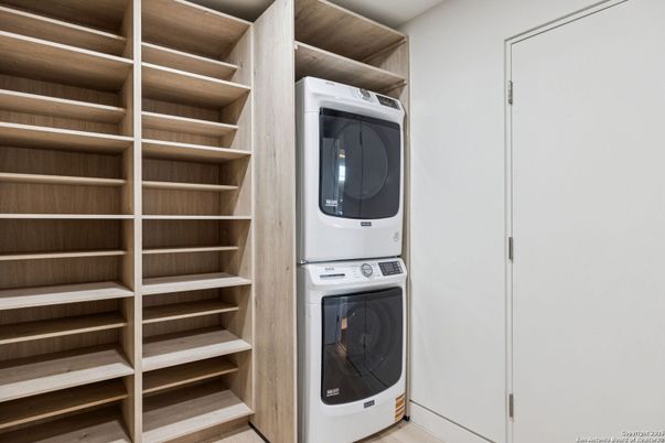 Interior, Utility Closets, Washer, Wood Texture Flooring