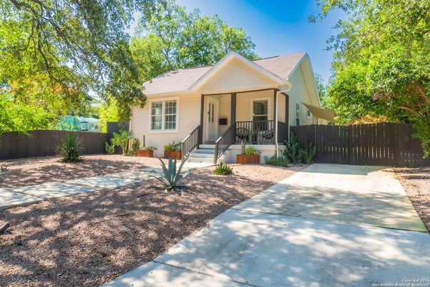 Backyard, Exterior, Facade, Farmhouse