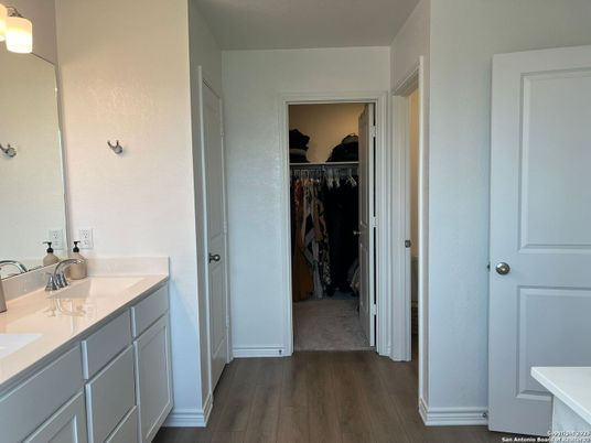 Interior, Walk-in Closets, Wood Texture Flooring