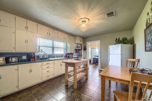 Chandelier, Dining room, Interior, Kitchen