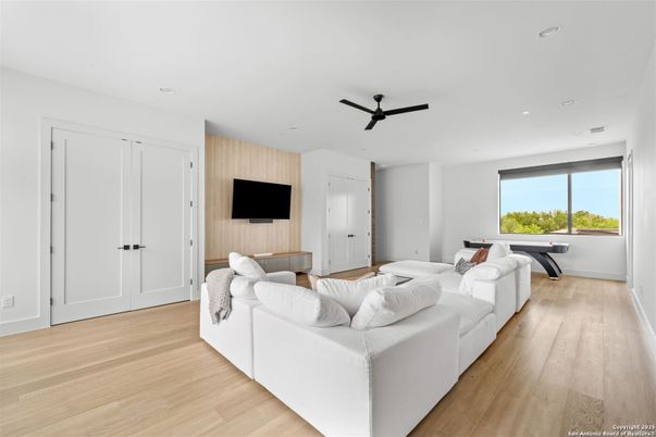 Interior, Living room, Recessed Lighting, Wood Texture Flooring