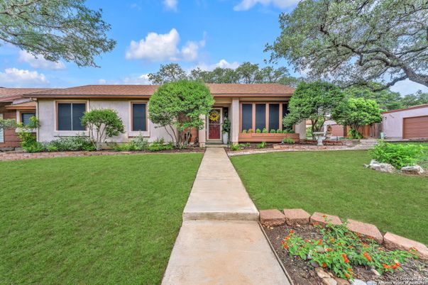 Backyard, Exterior, Facade, Ranch