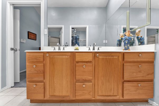 Bathroom, Dual Sink Vanities, Interior
