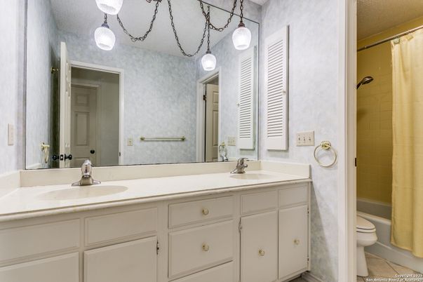 Bathroom, Dual Sink Vanities, Interior, Pendant Lights